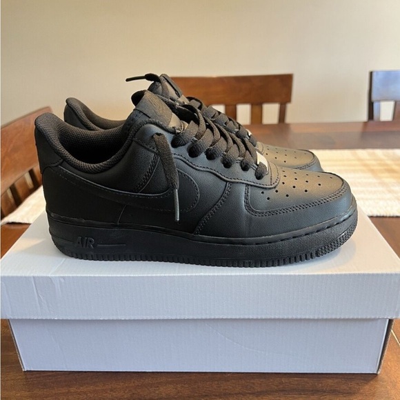 Air Force 1 - Picture 1 of 1